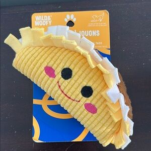 NEW Wild & Woofy Yellow Taco Plush Squeak Dog Toy - Small and medium dogs